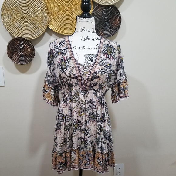 Angie Dresses & Skirts - ANGIE V Neck Mini Dress, Cream Color Paisley SIZE L, Elastic Waist.